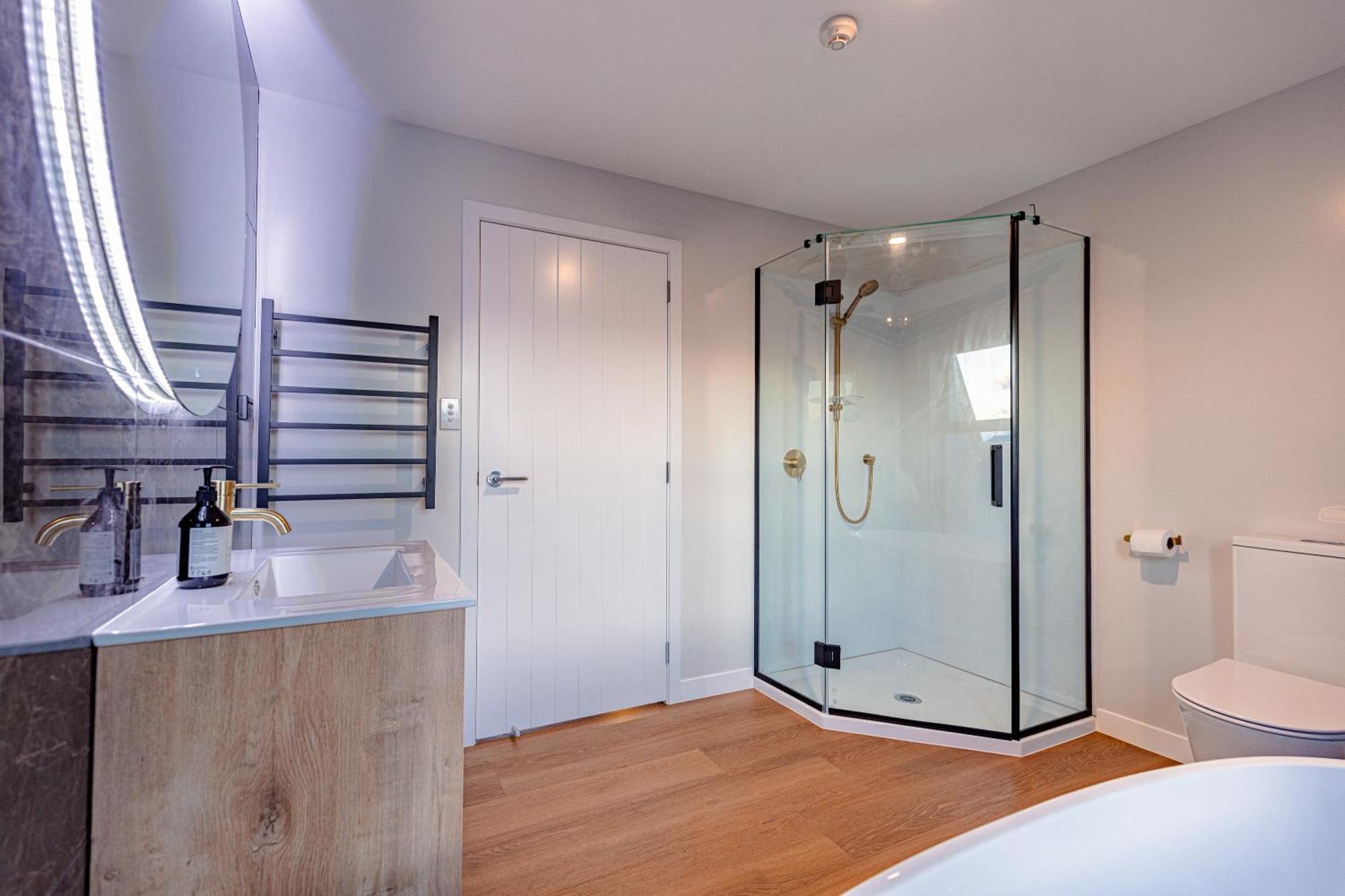 Johnston Apartments - Award-Winning Building, Your Unforgettable Stay Whanganui Buitenkant foto
