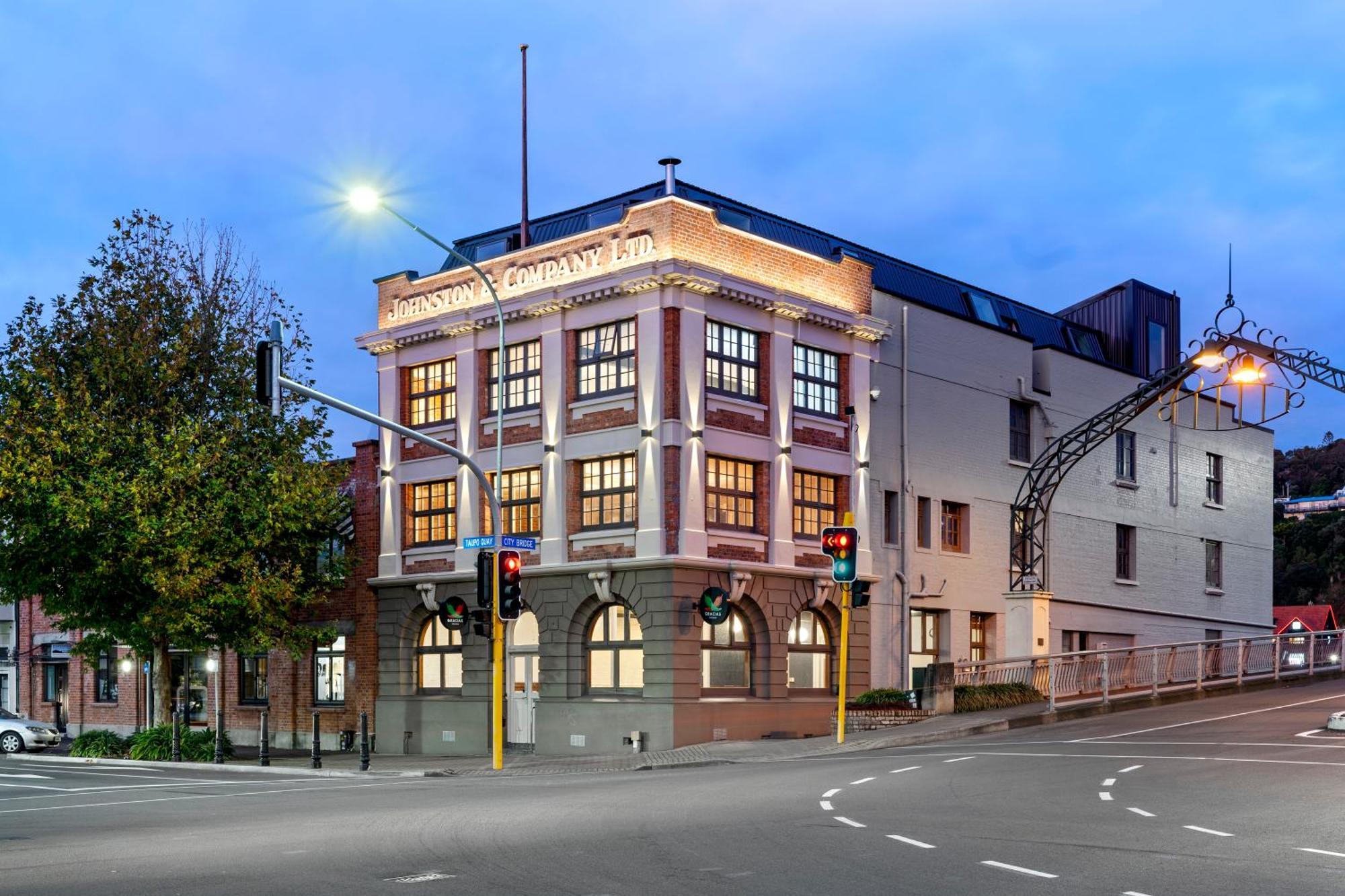 Johnston Apartments - Award-Winning Building, Your Unforgettable Stay Whanganui Buitenkant foto